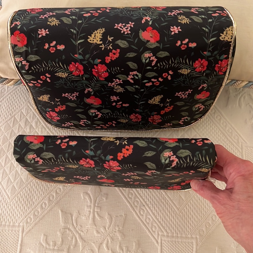 BRAND NEW SET OF 2 MATCHING PRETTY FLORAL MAKE-UP/COSMETIC BAGS - Picture 6 of 8